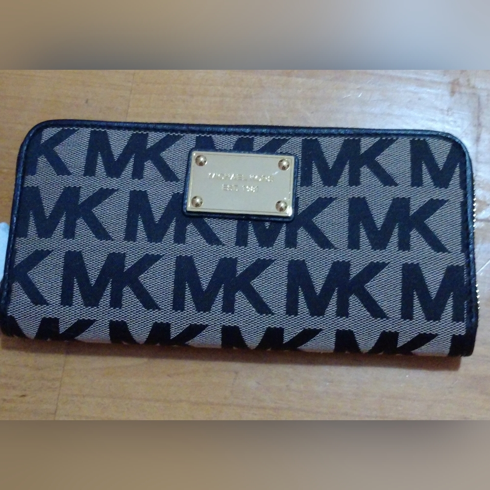 ***SOLD***Michael Kors Tote Handbag & Wallet - Picture 6 of 8